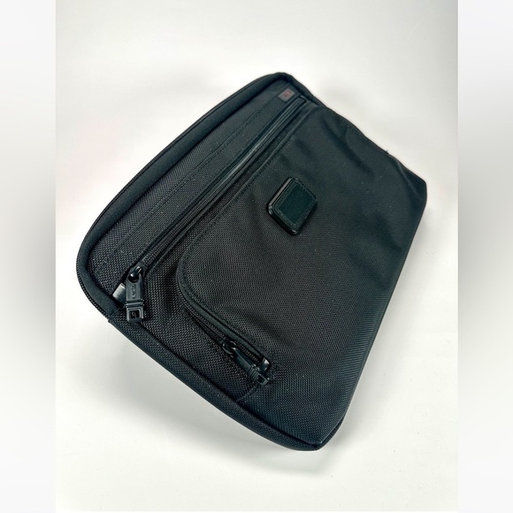 TUMI Carrying Case for 11” tablet Unisex in Black - Picture 6 of 9